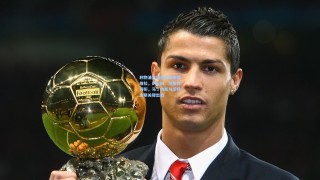 利物浦主场迎战阿斯顿维拉，萨拉赫、范戴克领衔，马丁内斯与沃特金斯关键出战