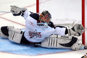 萨拉赫欧冠传奇，17-18赛季至今10次单场传射，超越梅西姆巴佩独占榜首